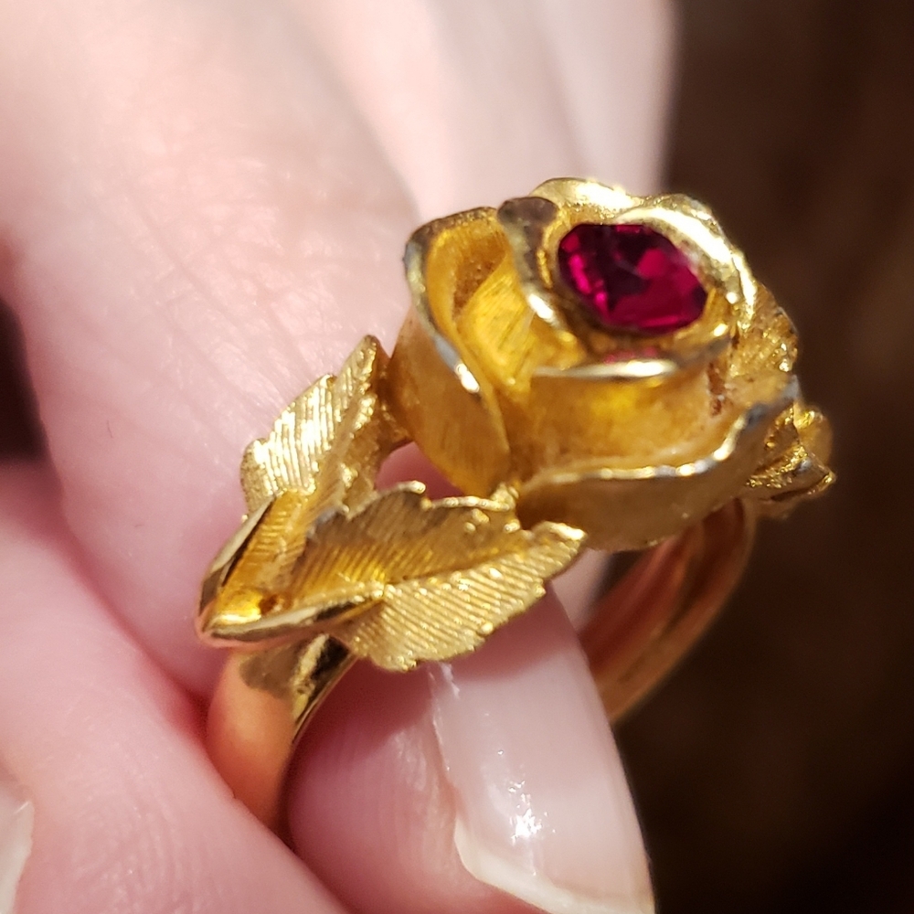 Vintage "Rose" Ring, Sz 5, Center Red Stone, Substantial Weight, Artistic Detail